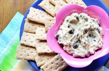 Healthy And Delicious Cookie Dough Dip You Won’t Want To Stop Eating